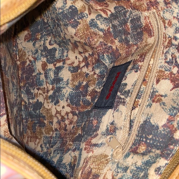 Hobo Camel color clutch